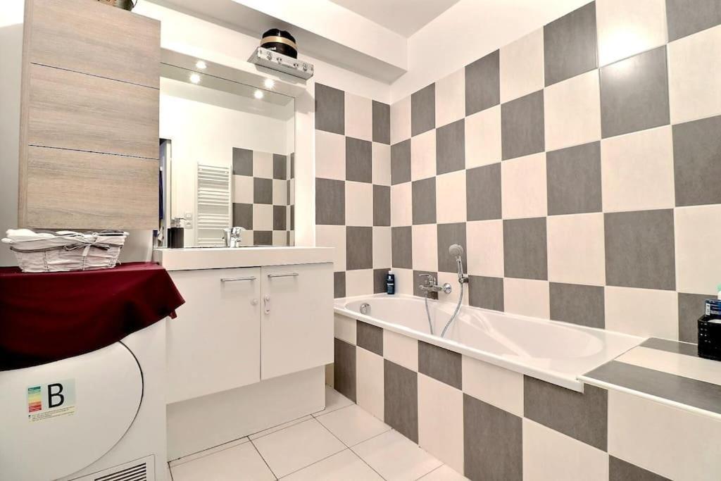 Tres Bel Appartement Contemporain Et Calme Fréjus Екстериор снимка